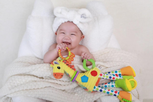 韶关三个月宝宝正确抱姿